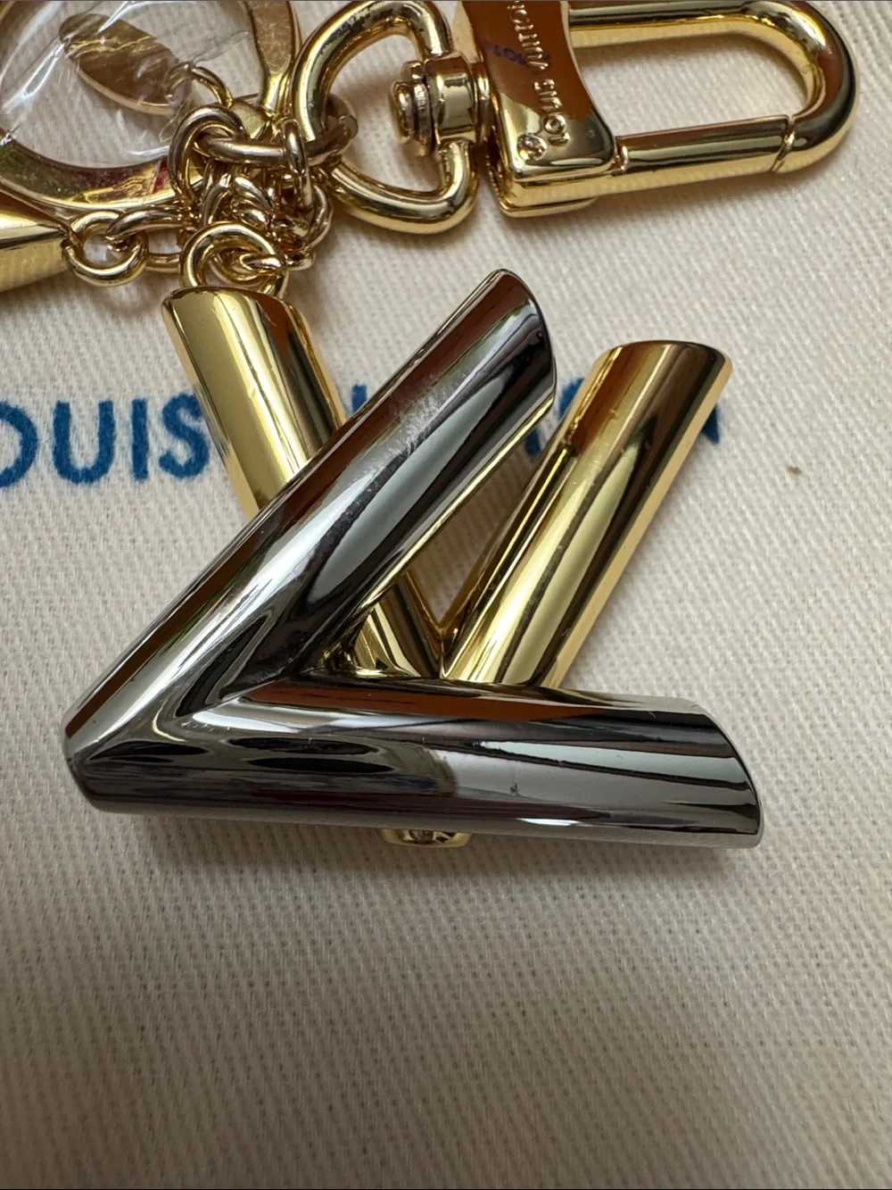 Louis Vuitton New Wave Two-Tone Gold & Silver LV Bag Charm Key Holder NIB - Picture 5 of 11